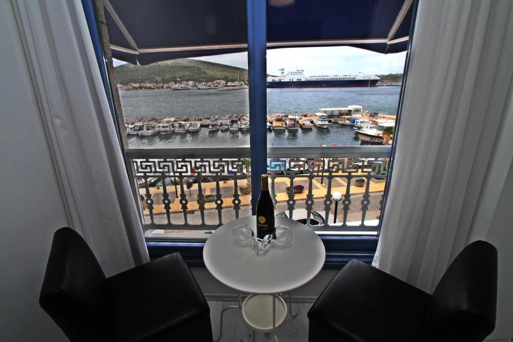 Larimar Boutique Hotel Чесме Екстериор снимка